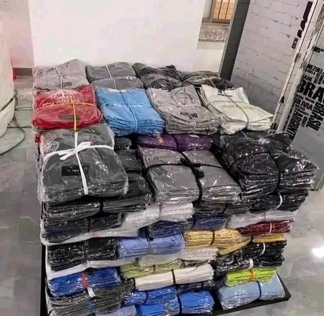 Mixed men and women clothes pallets