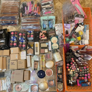 Cosmetic pallets