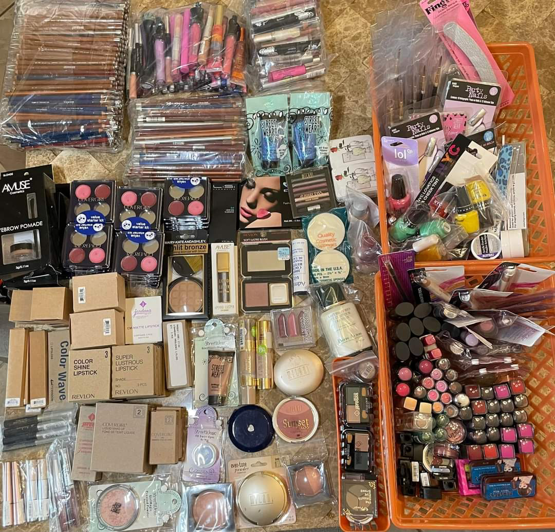 Cosmetic pallets